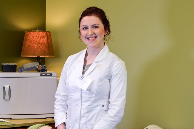 Female Esthetics student