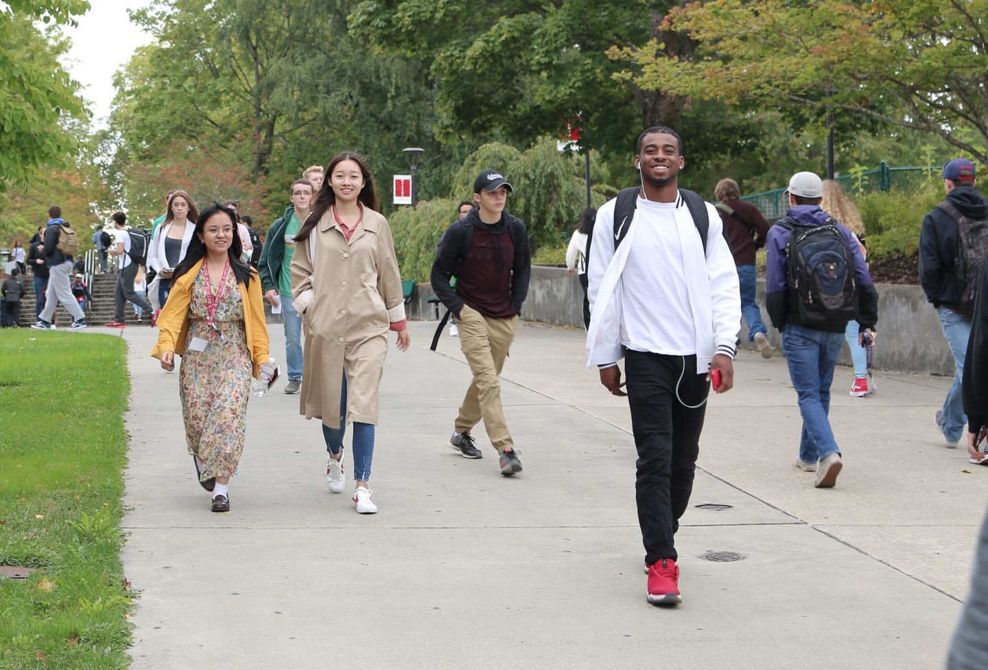 Students walking on Bremerton campus.