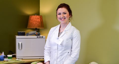Female Esthetics student